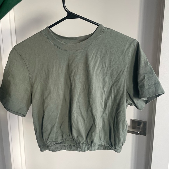 Aritzia cropped tee - Picture 1 of 3